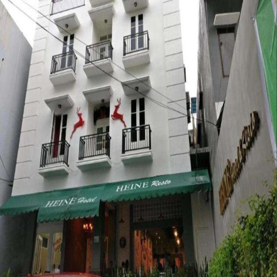Heine Hotel Manado Bagian luar foto