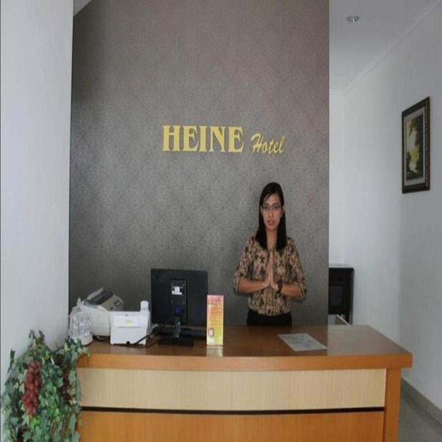 Heine Hotel Manado Bagian luar foto