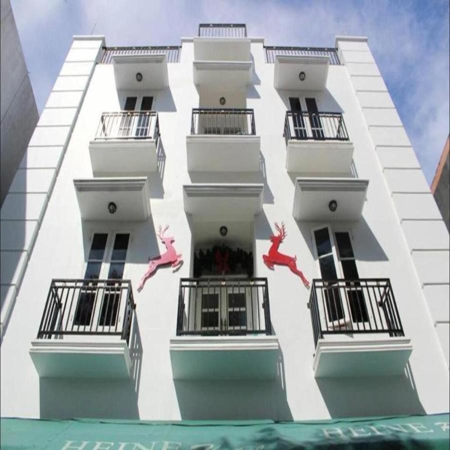 Heine Hotel Manado Bagian luar foto