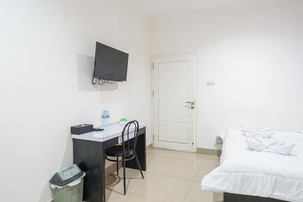 Heine Hotel Manado Bagian luar foto
