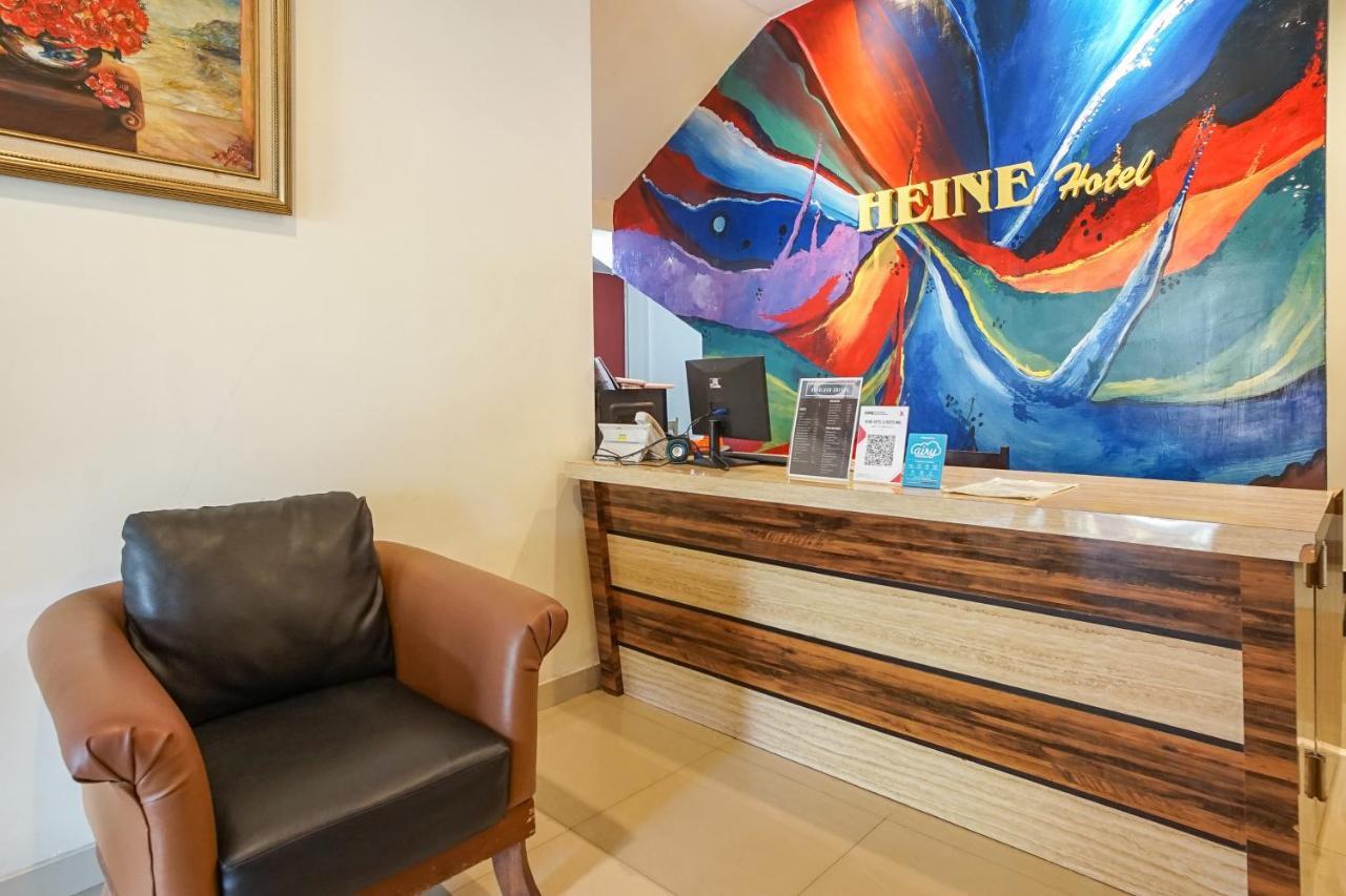 Heine Hotel Manado Bagian luar foto